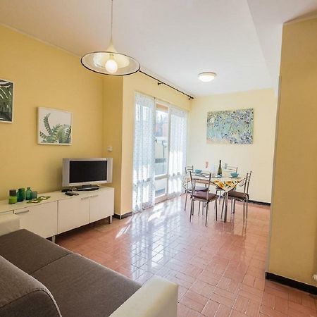 Mae'S Apartment Монтероссо-аль-Маре Экстерьер фото
